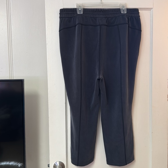Lululemon Softstreme High-Rise Straight Leg Crop Pants Black/Charcoal Gray Sz 16 - Picture 6 of 15